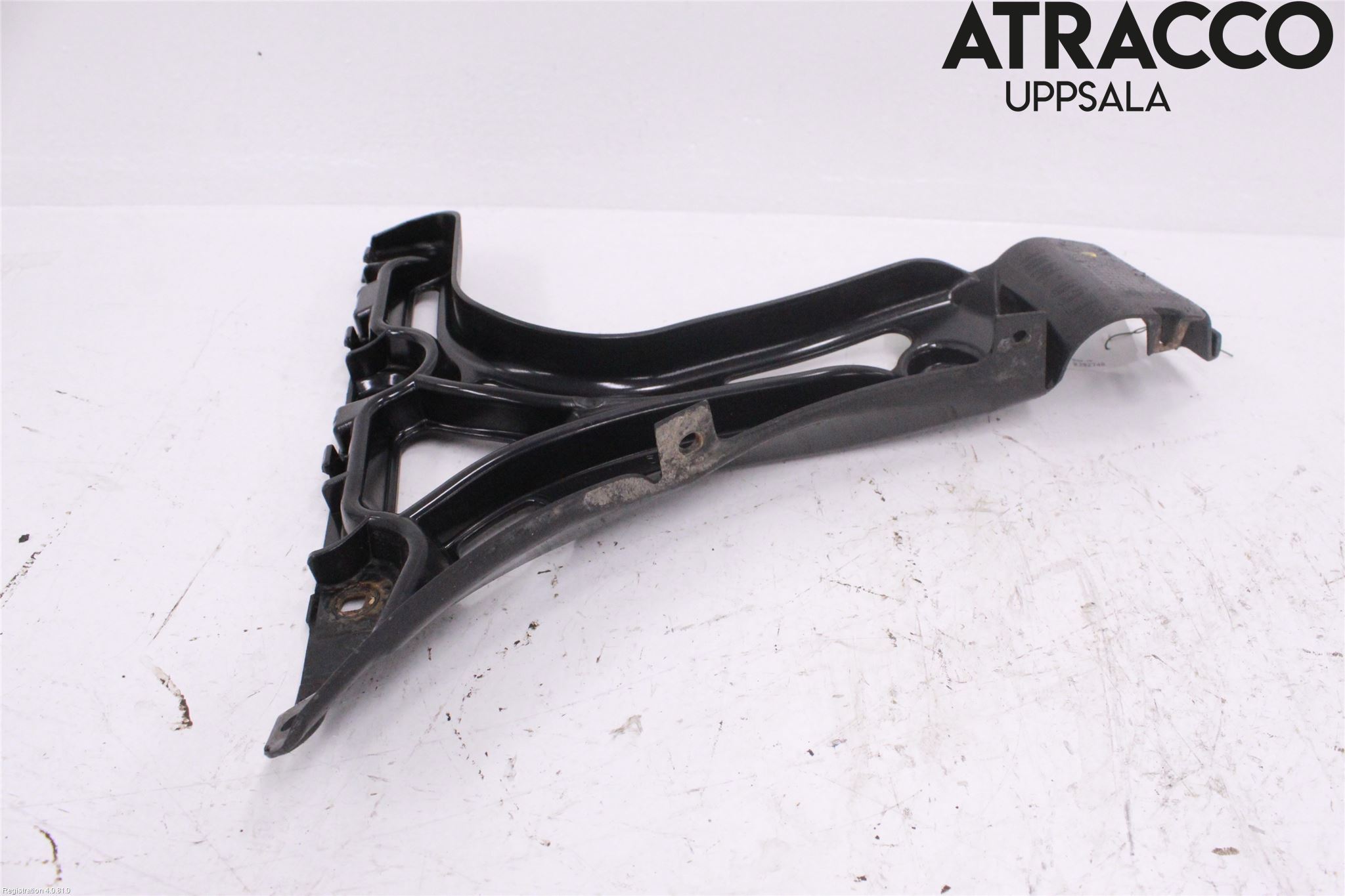 BMW 5 E60/61 Sed/Tou 02-10 Stötfångarfäste Bak Vä