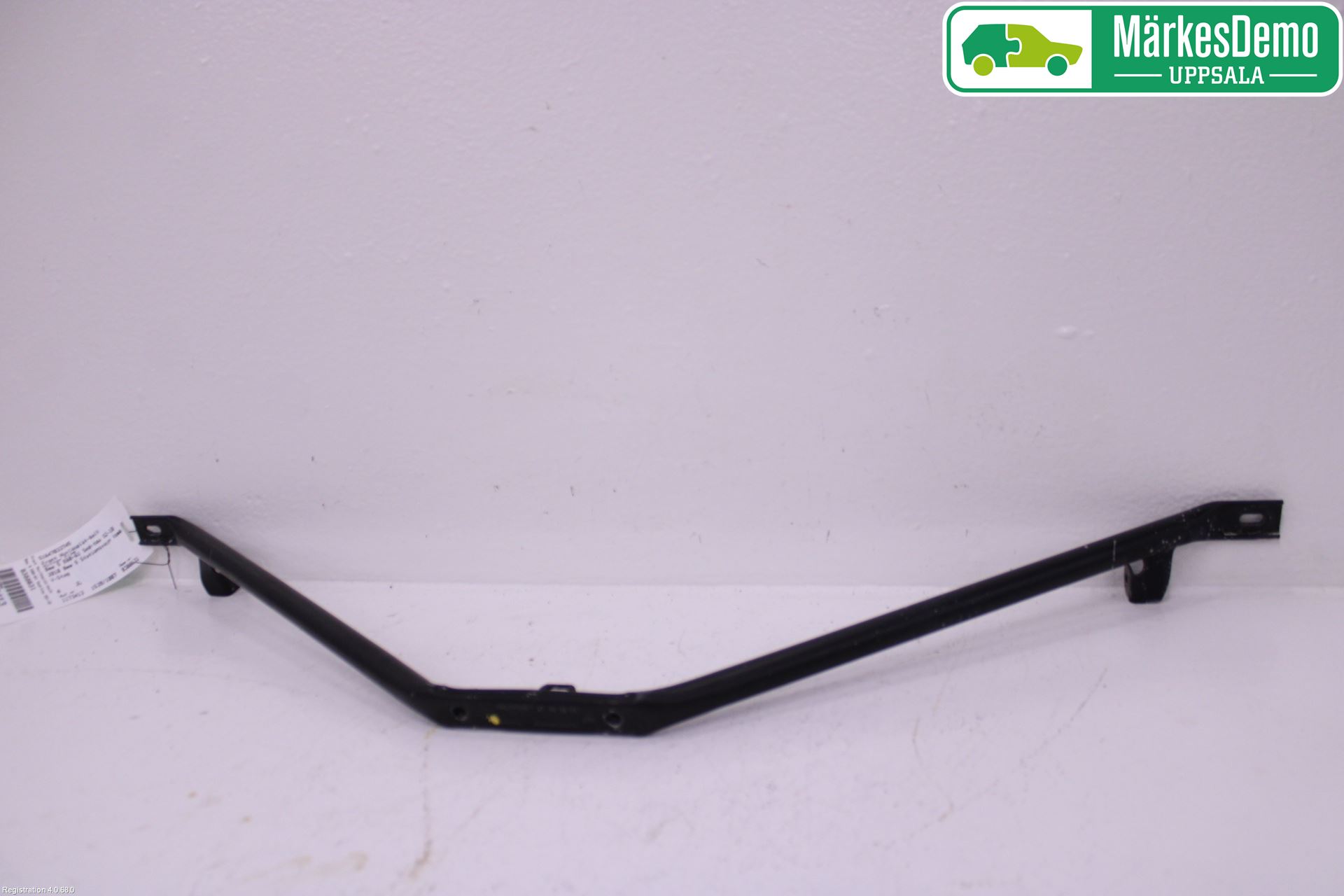 BMW 5 E60/61 Sed/Tou 02-10 Front Huvlåsplåt-Balk