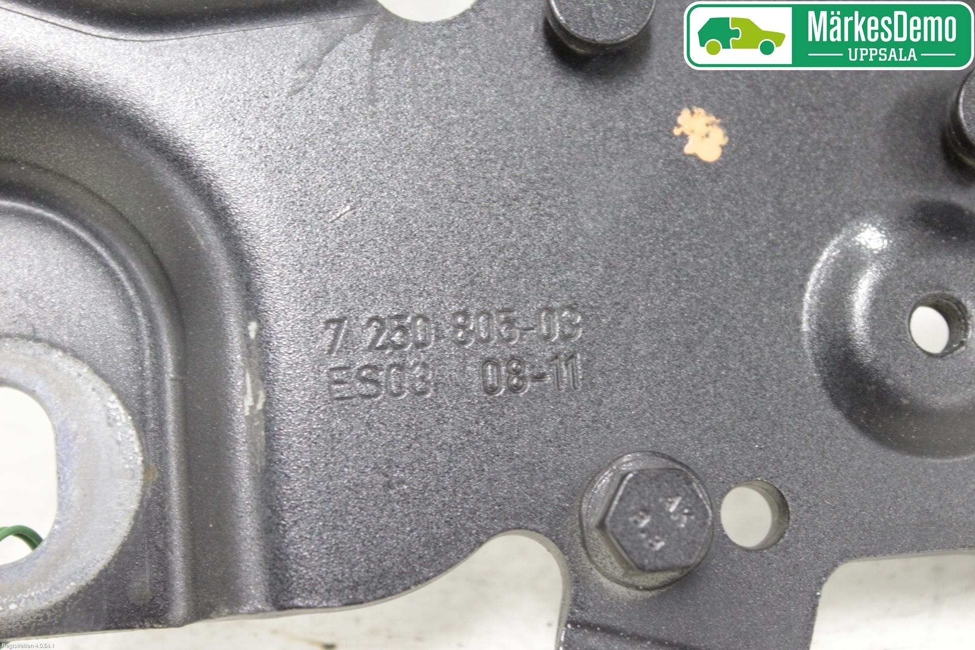 BMW 7 F01/02/03/04 09-15 Huvgångjärn