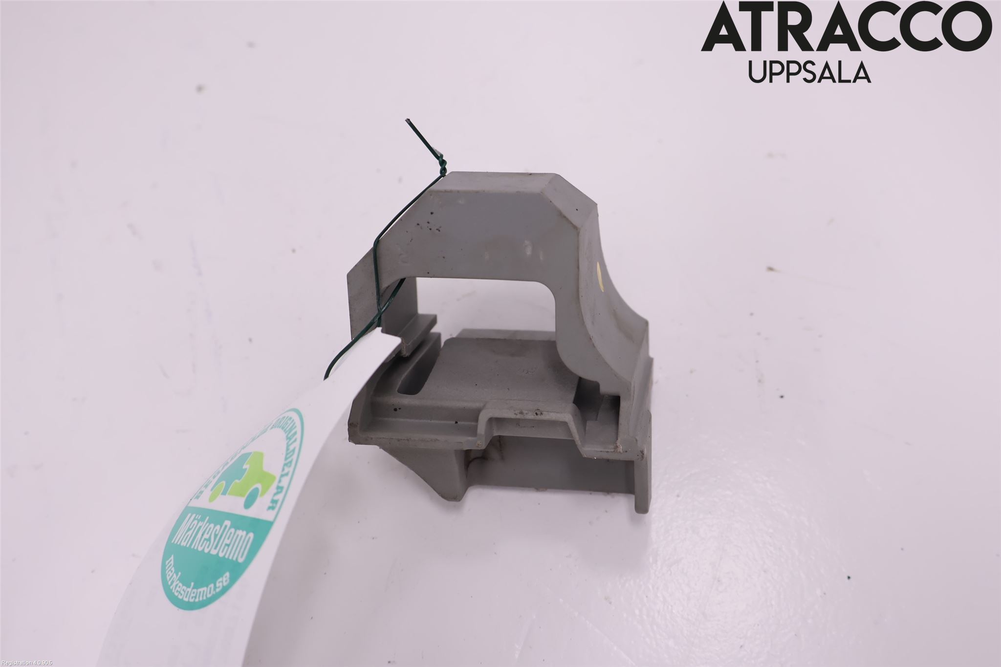 BMW 1 E87/81 5D/3D 03-11 Kylarfäste-Ram-Balk