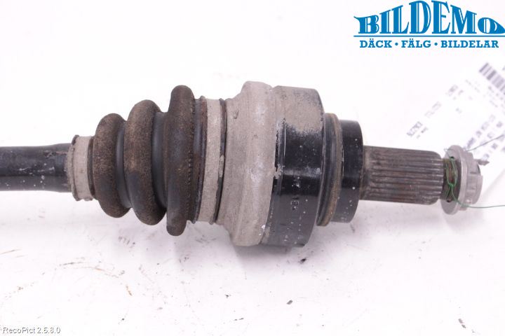 BMW 1 F20/F21 11-19 Drivaxel Bak Vänster