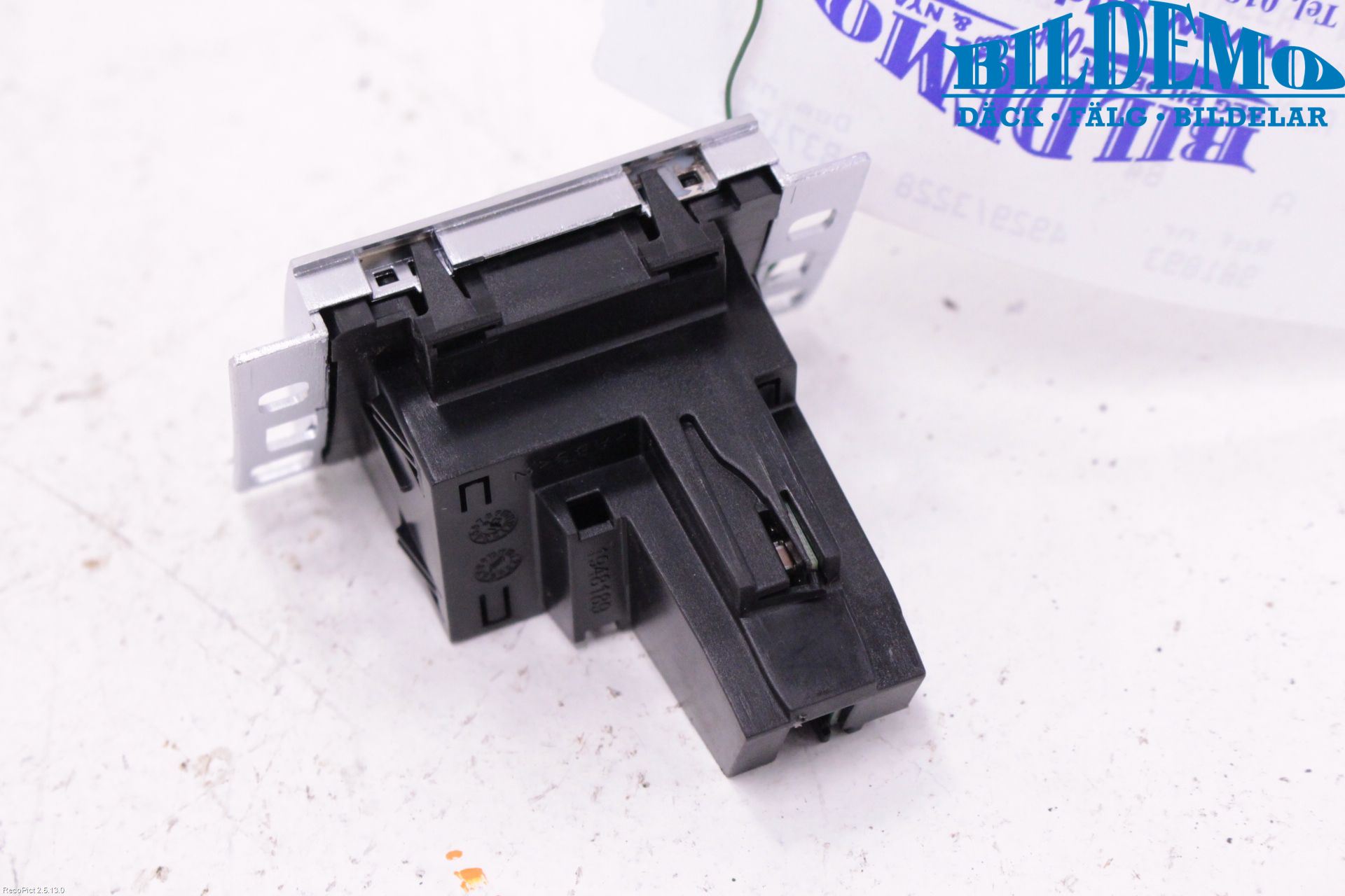 Volkswagen VW PASSAT 11-14 Instrument Klocka