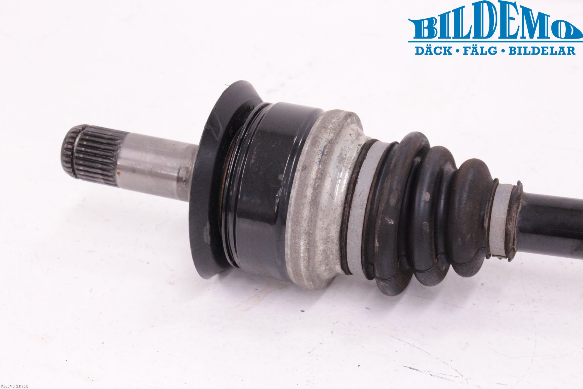 BMW 1 F20/F21 11-19 Drivaxel Bak Vänster