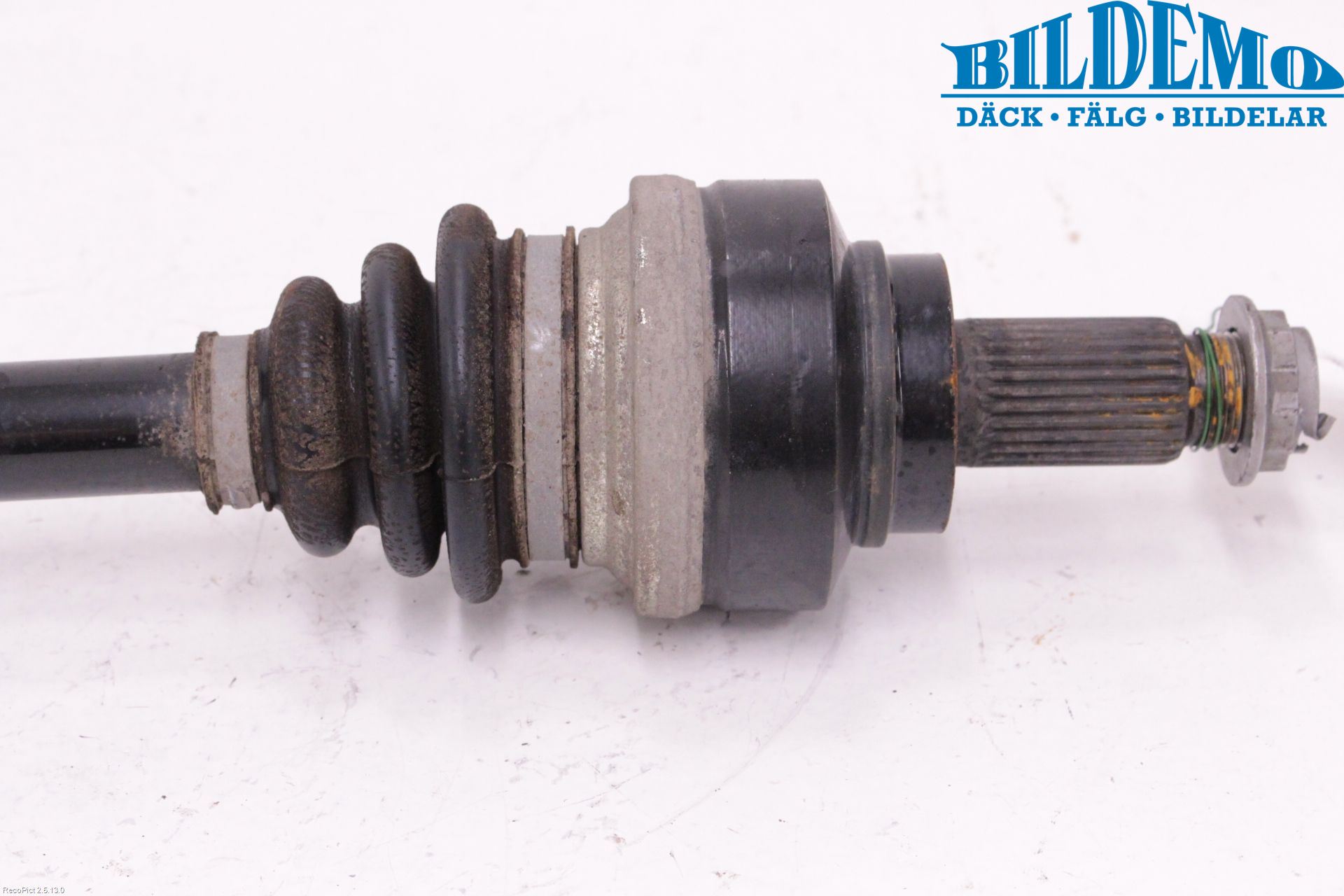 BMW 1 F20/F21 11-19 Drivaxel Bak Vänster
