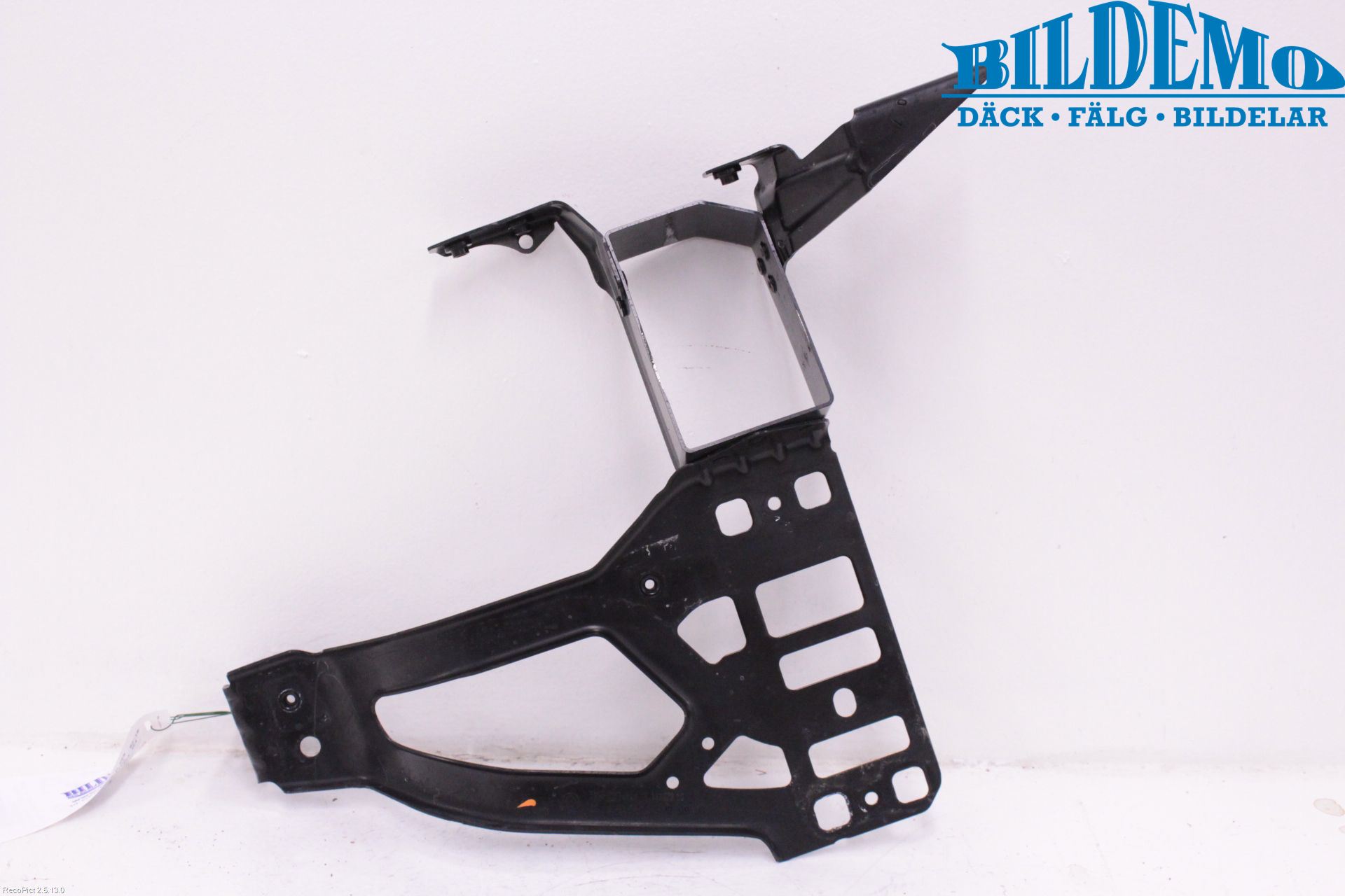 BMW 5 E60/61 Sed/Tou 02-10 Strålkastarsarg Höger