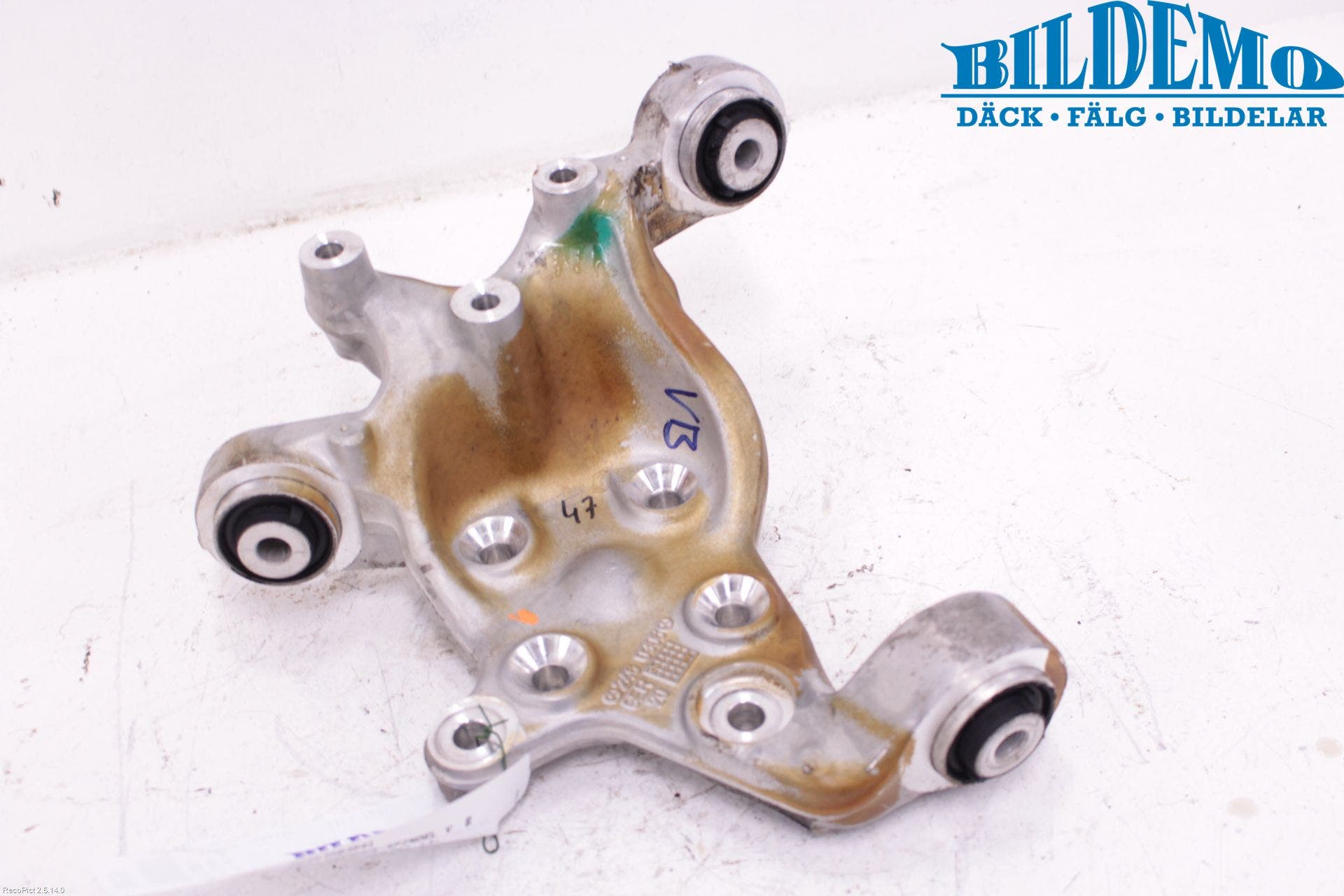 Mercedes-Benz MB A-KLASS (W176) 13-18 Hjullagerhus-Spindel Vä B