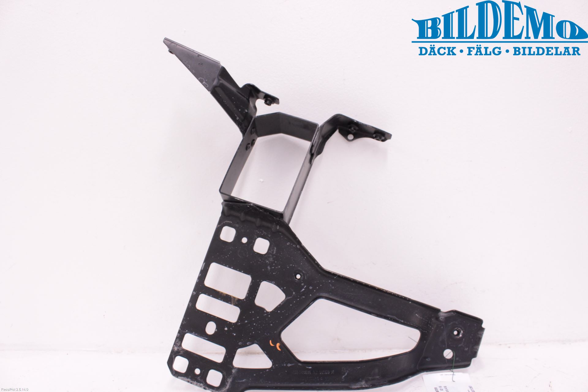 BMW 5 E60/61 Sed/Tou 02-10 Strålkastarsarg Vänster