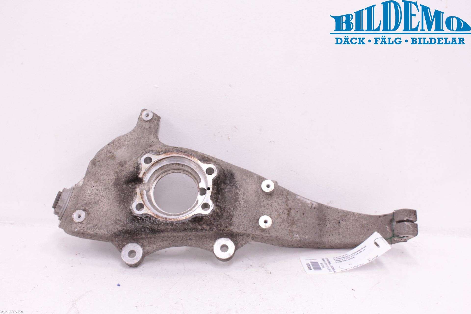 BMW 5 F10/F11/F18 09-17 Styrspindel Lagerhus Vä