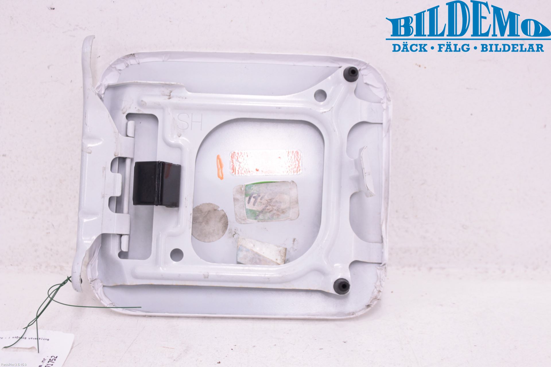 Nissan SKYLINE Tanklucka