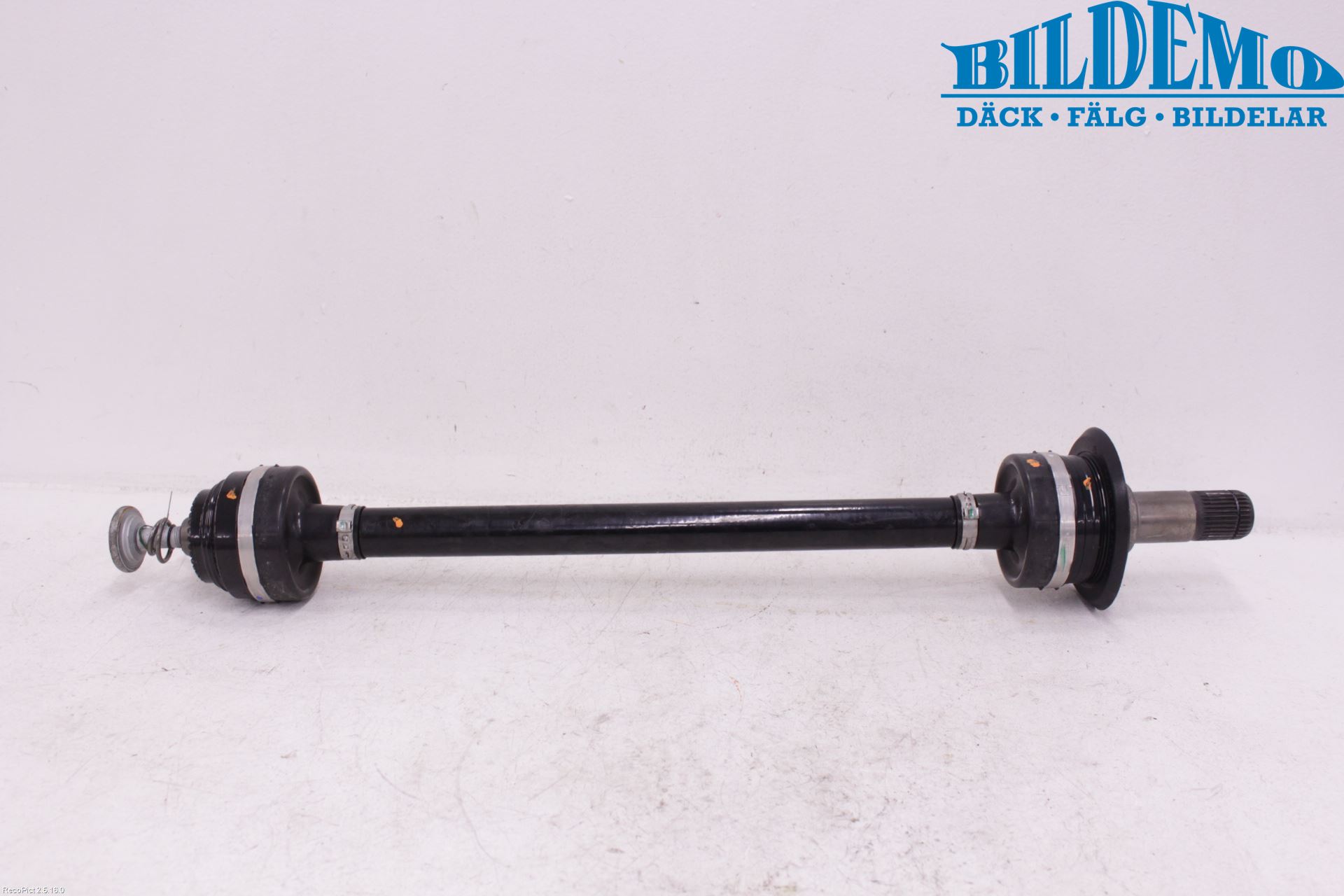 BMW 5 G30/G31/F90 17-23 Drivaxel Bak Vänster