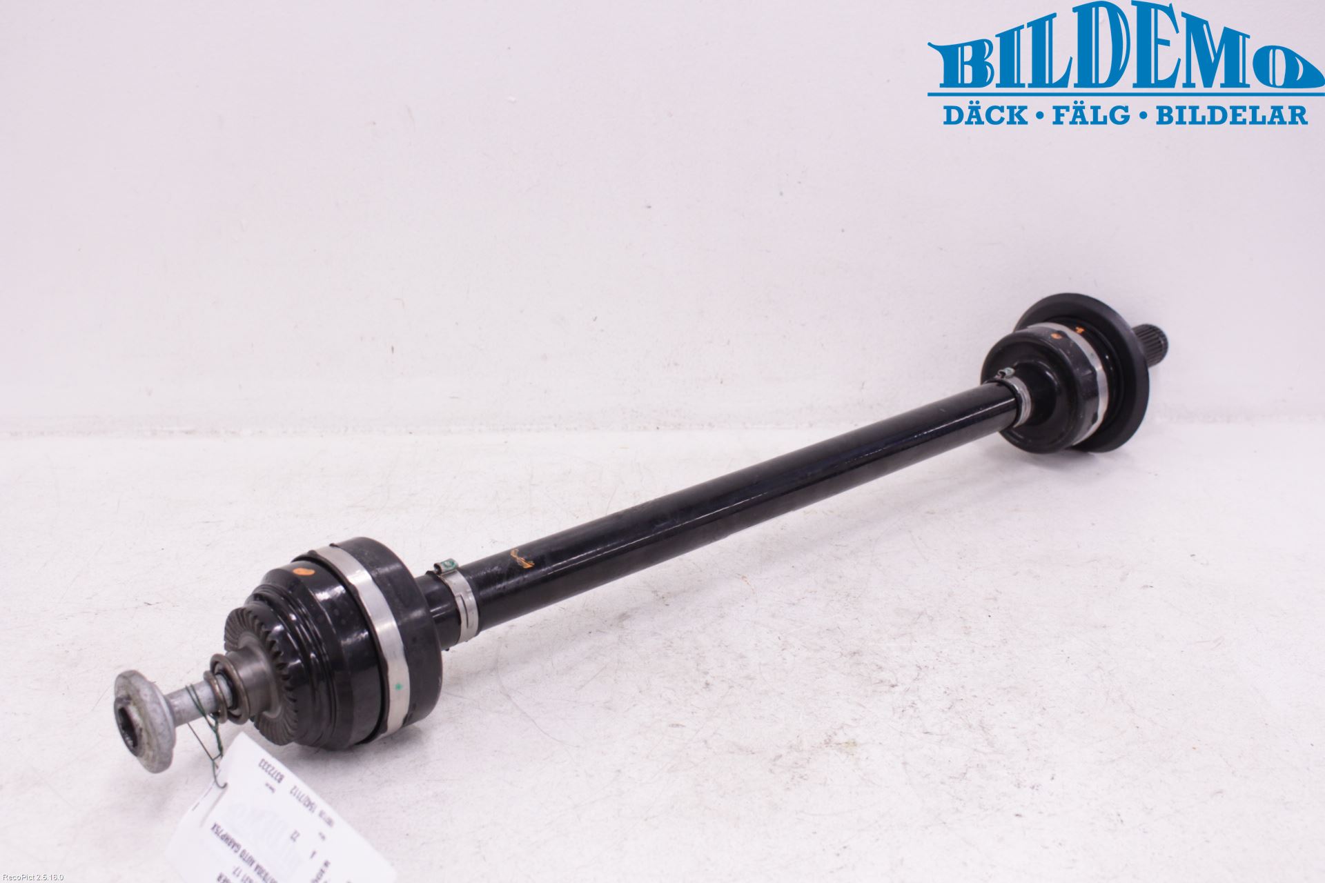 BMW 5 G30/G31/F90 17-23 Drivaxel Bak Höger