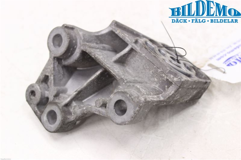 Volvo V70 05-08 Motorfäste