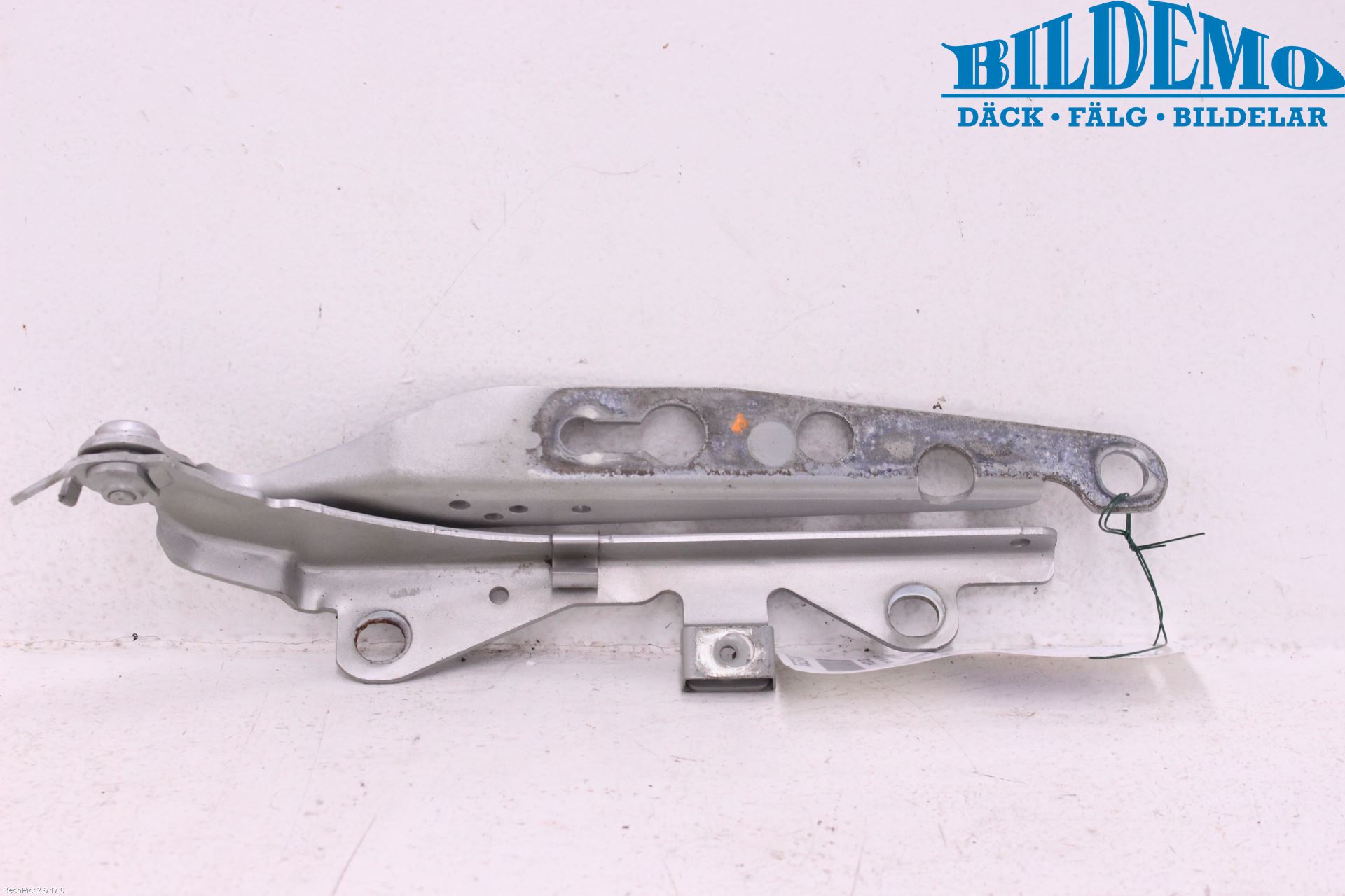 Volvo V70 05-08 Huvgångjärn