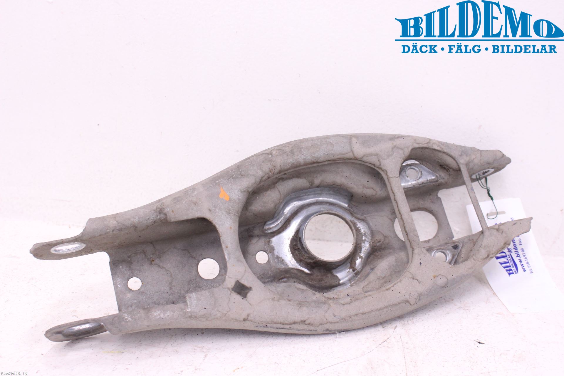 BMW 3 E90/91 SED/TOU 05-12 Bärarm Bak Höger