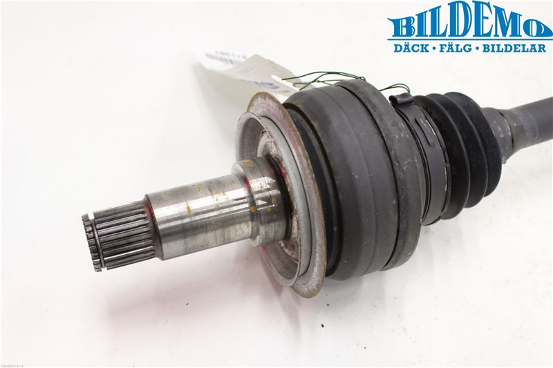 Mercedes-Benz MB C-KLASS (W204) 07-15 Drivaxel Bak Höger