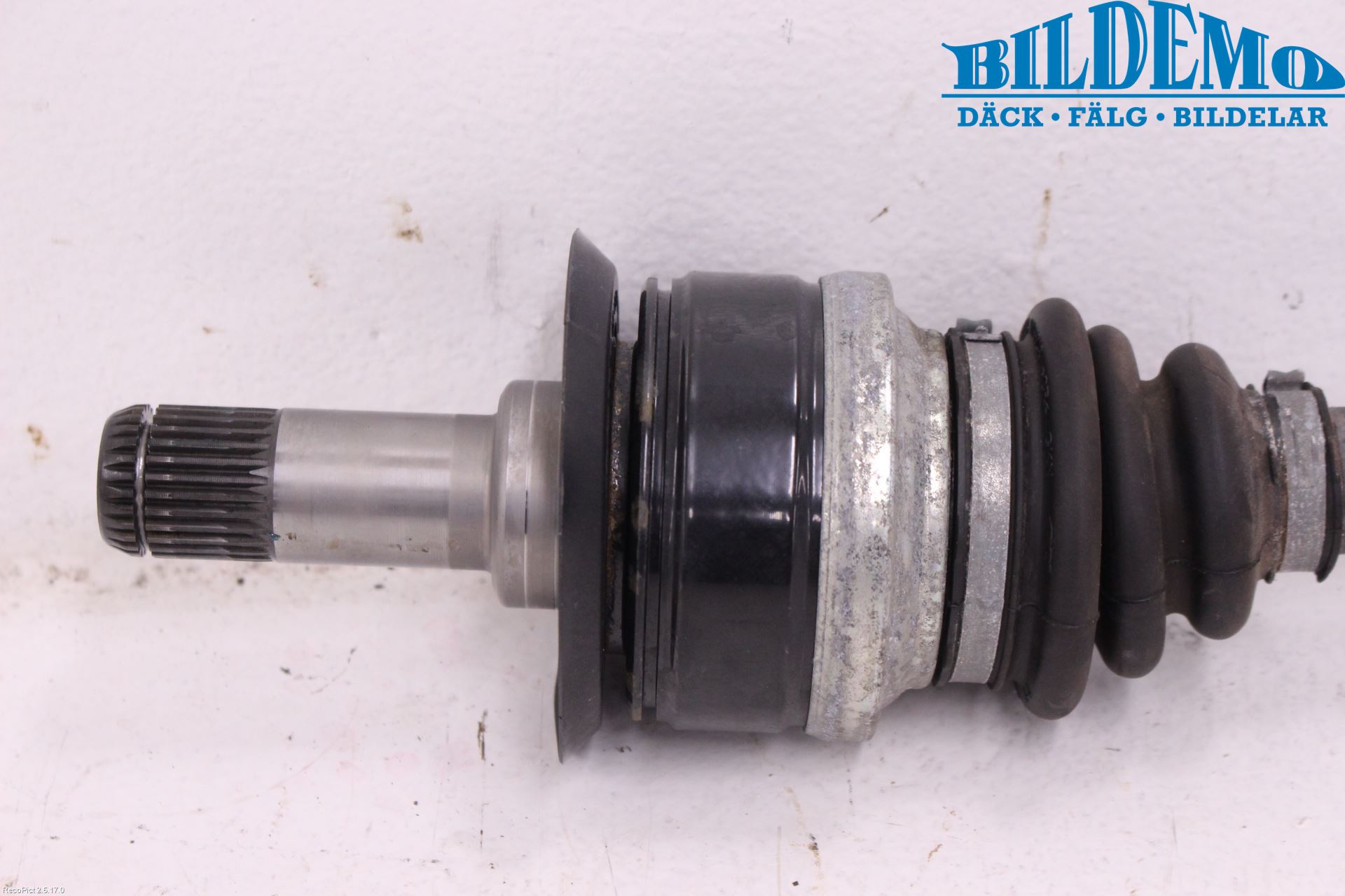 BMW 1 F20/F21 11-19 Drivaxel Bak Vänster