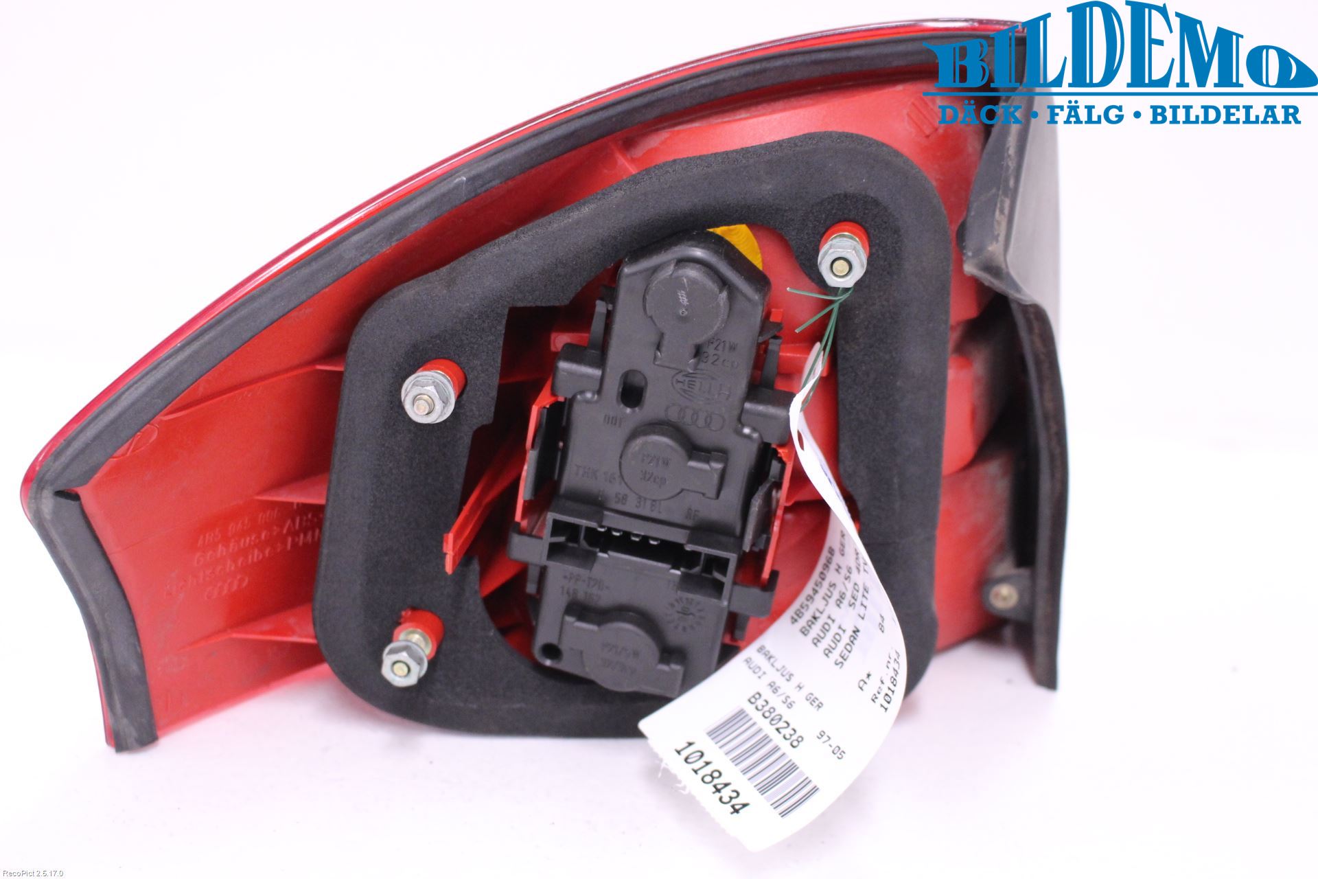 Audi A6/S6     97-05 Bakljus Höger