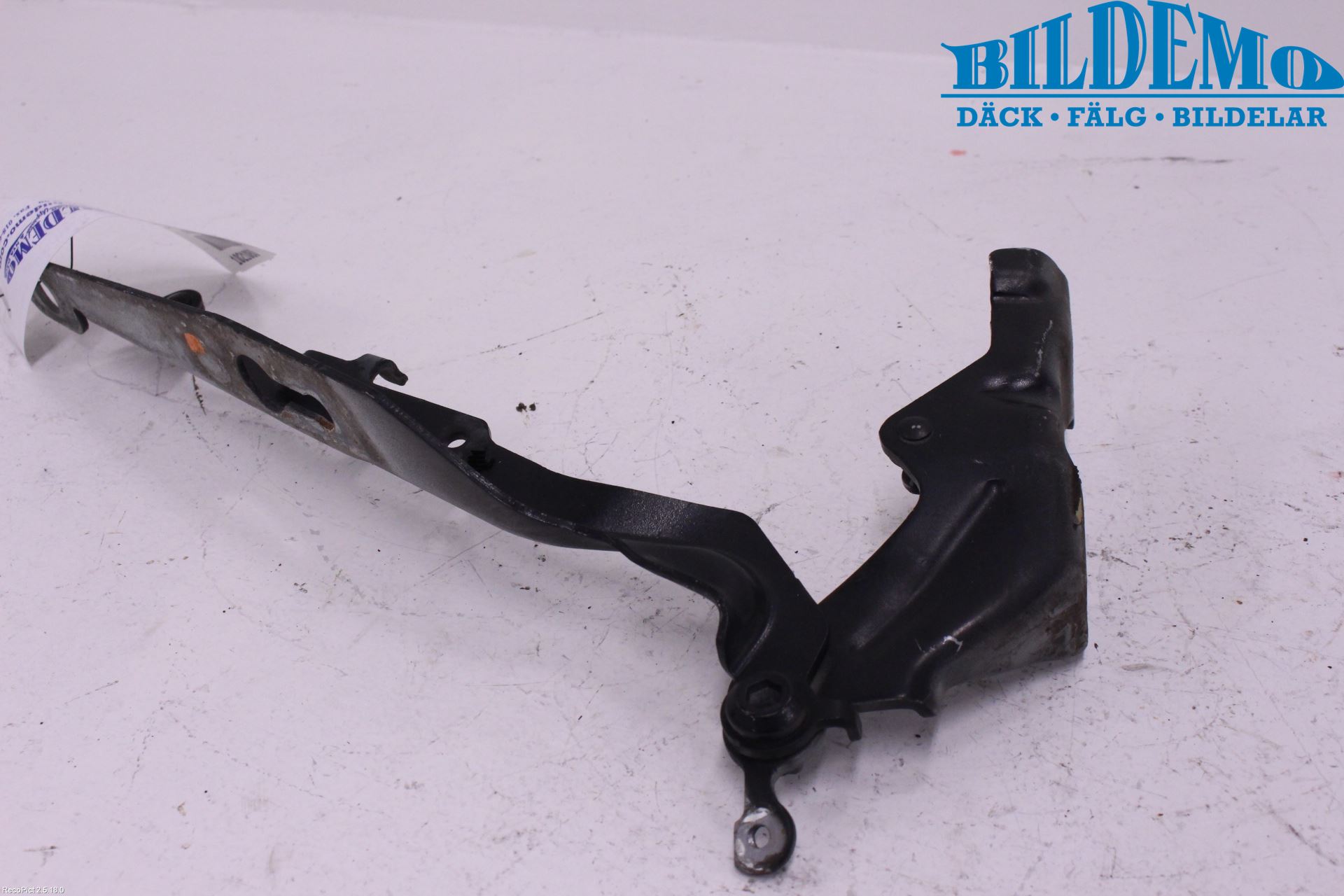 Volvo V70 08-13 Huvgångjärn