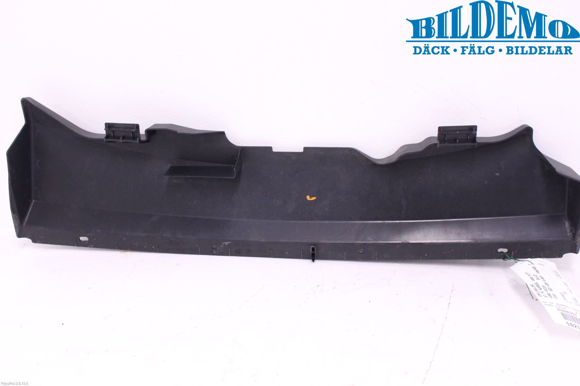 Ford FOCUS     04-07 Stötfångardel Fram Mitt