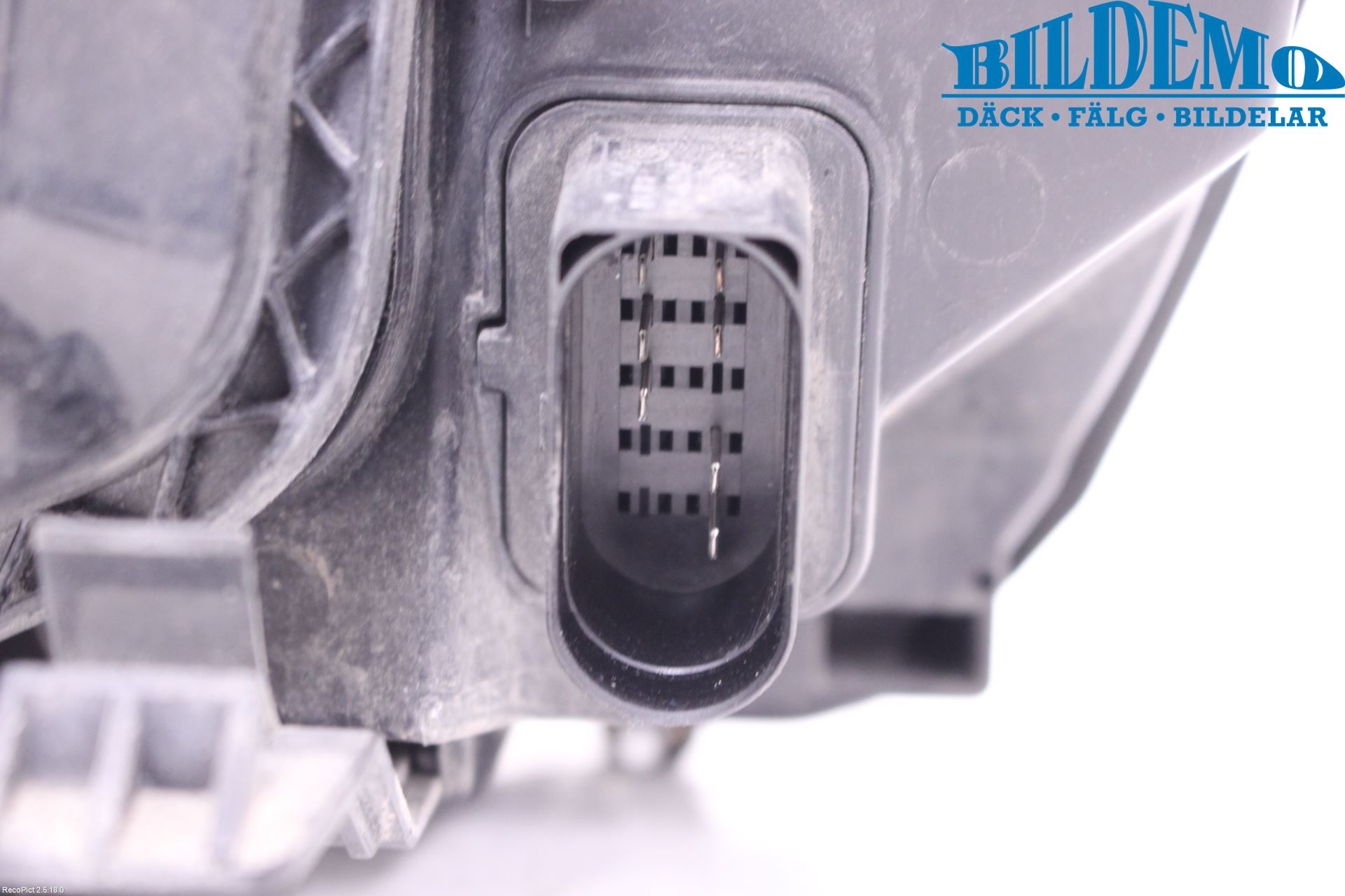 Ford FOCUS     04-07 Strålkastare Höger