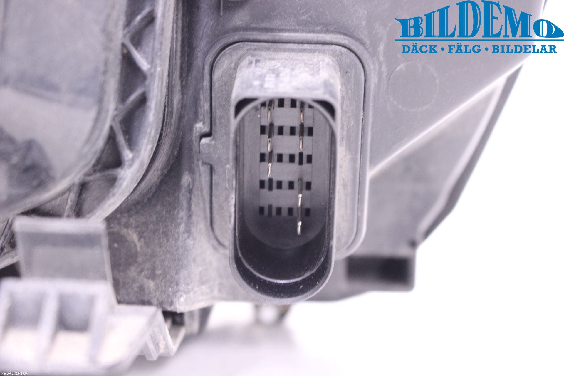 Ford FOCUS 04-07 Strålkastare Höger