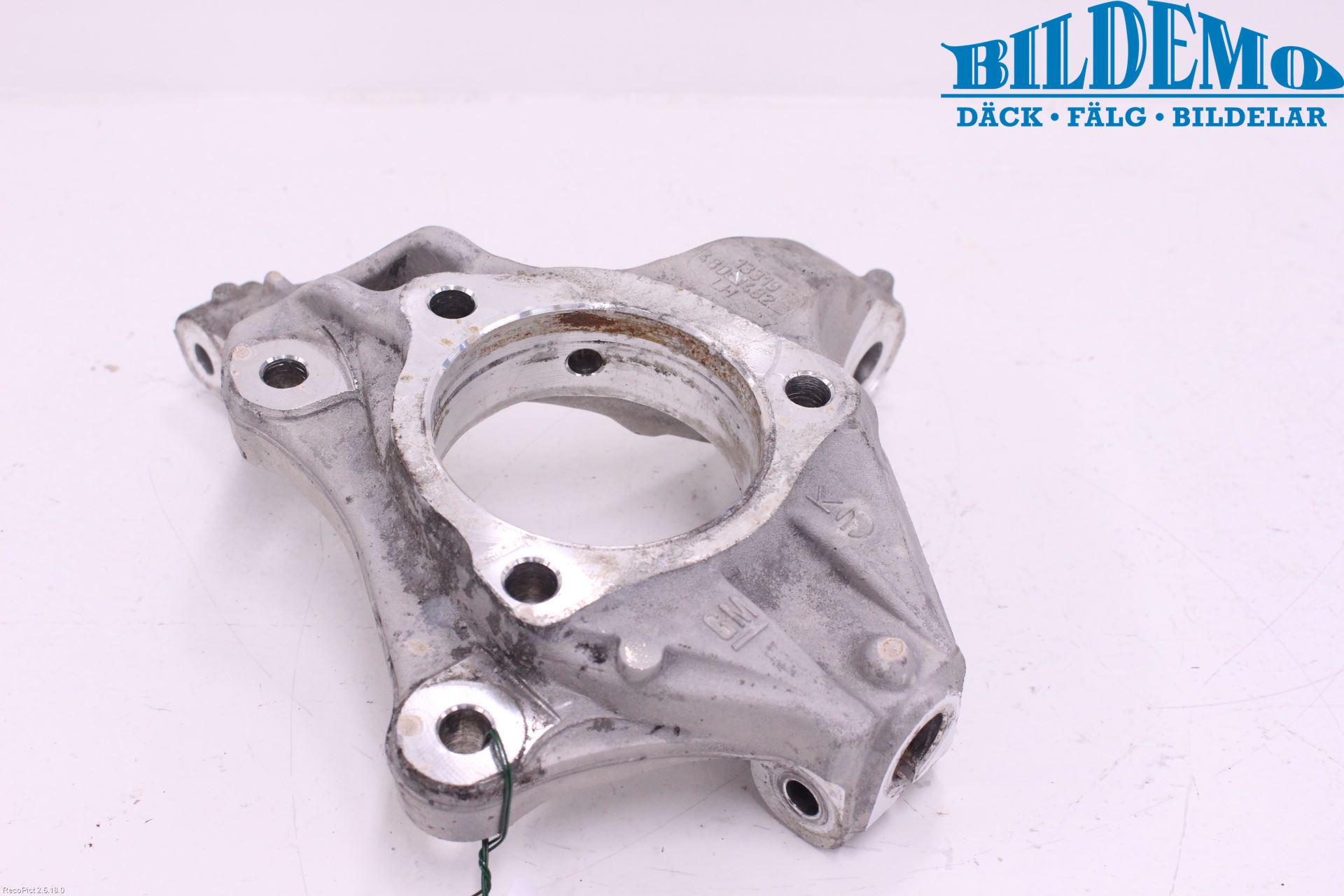 Opel ASTRA J 10-15 Styrspindel Lagerhus Vä