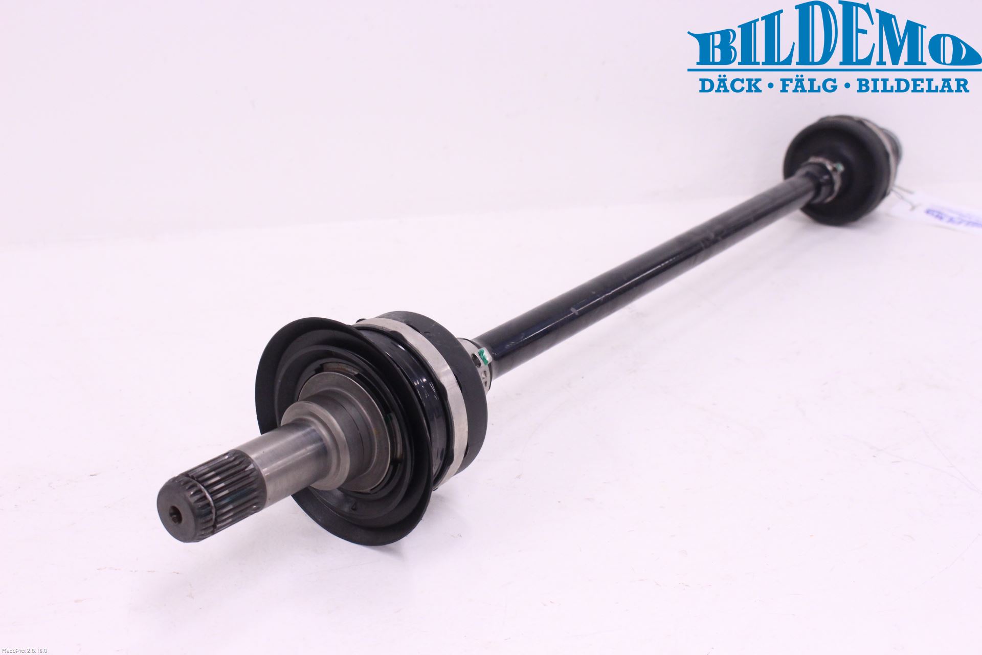 BMW 5 G30/G31/F90 17-23 Drivaxel Bak Höger