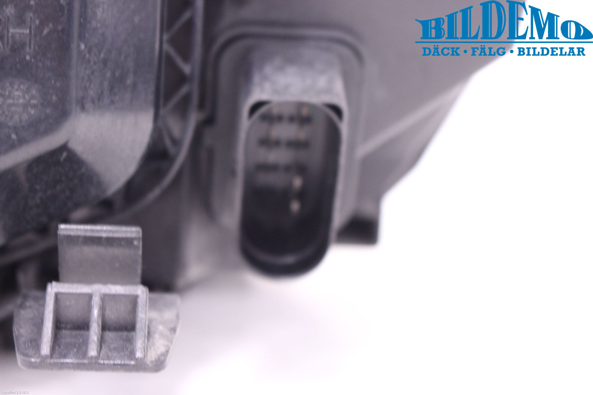 Ford FOCUS     04-07 Strålkastare Höger