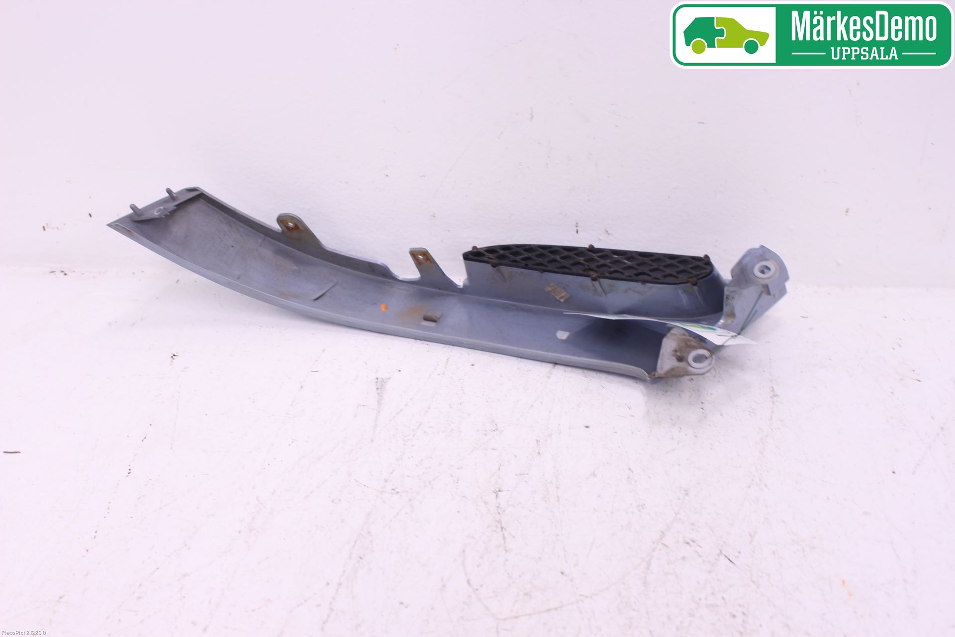 Chevrolet TACUMA Strålkastarsarg Höger