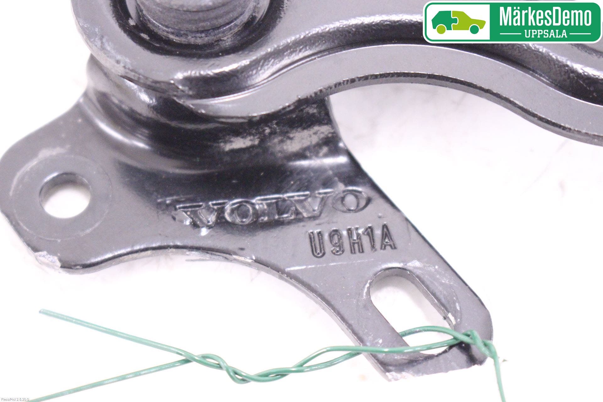 Volvo V60 11-13 Huv Spärr