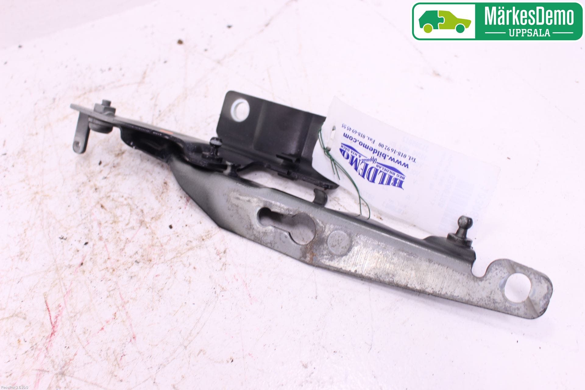 Volvo V60 11-13 Huvgångjärn