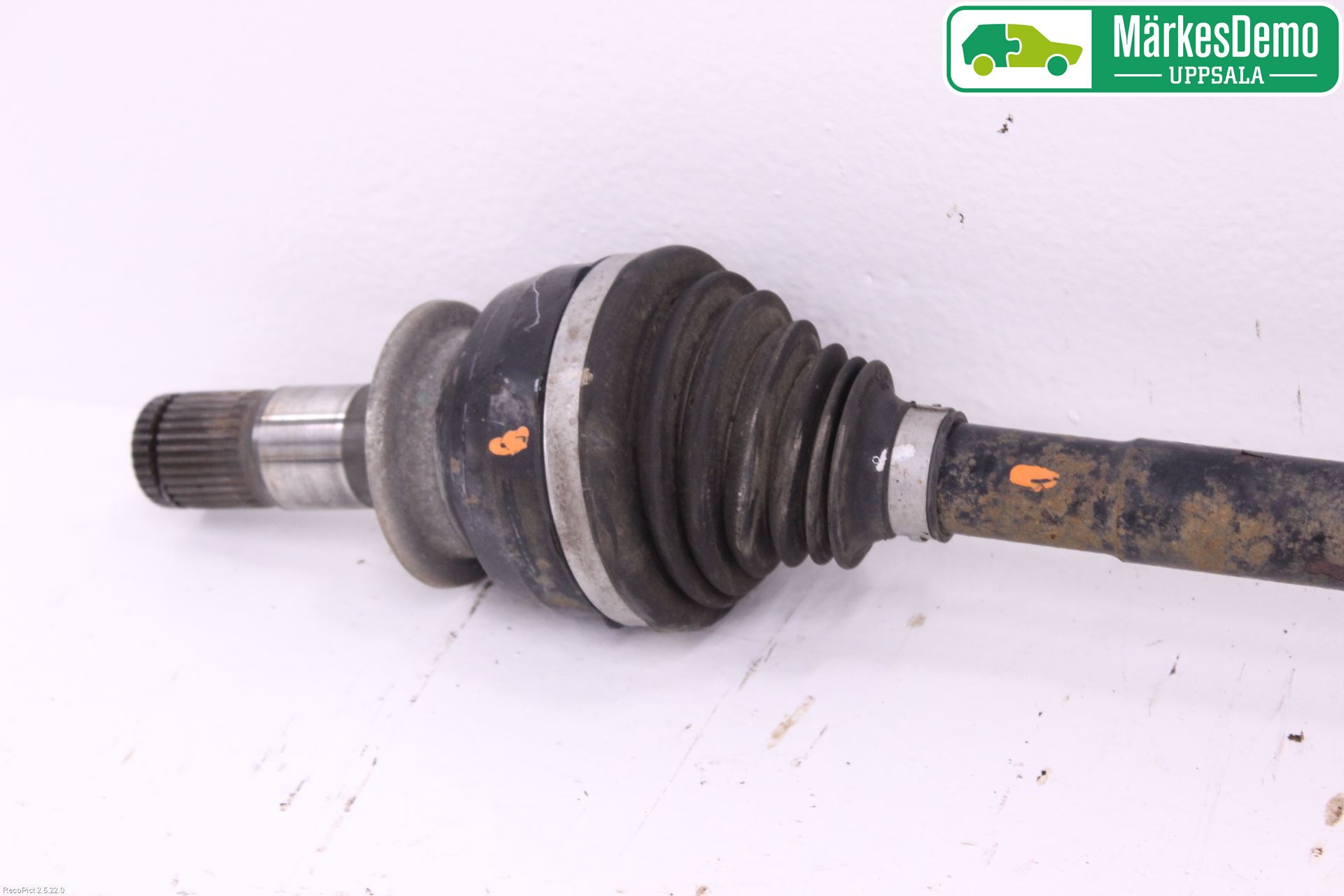 Jaguar XE (X760) 15-24 Drivaxel Bak Höger