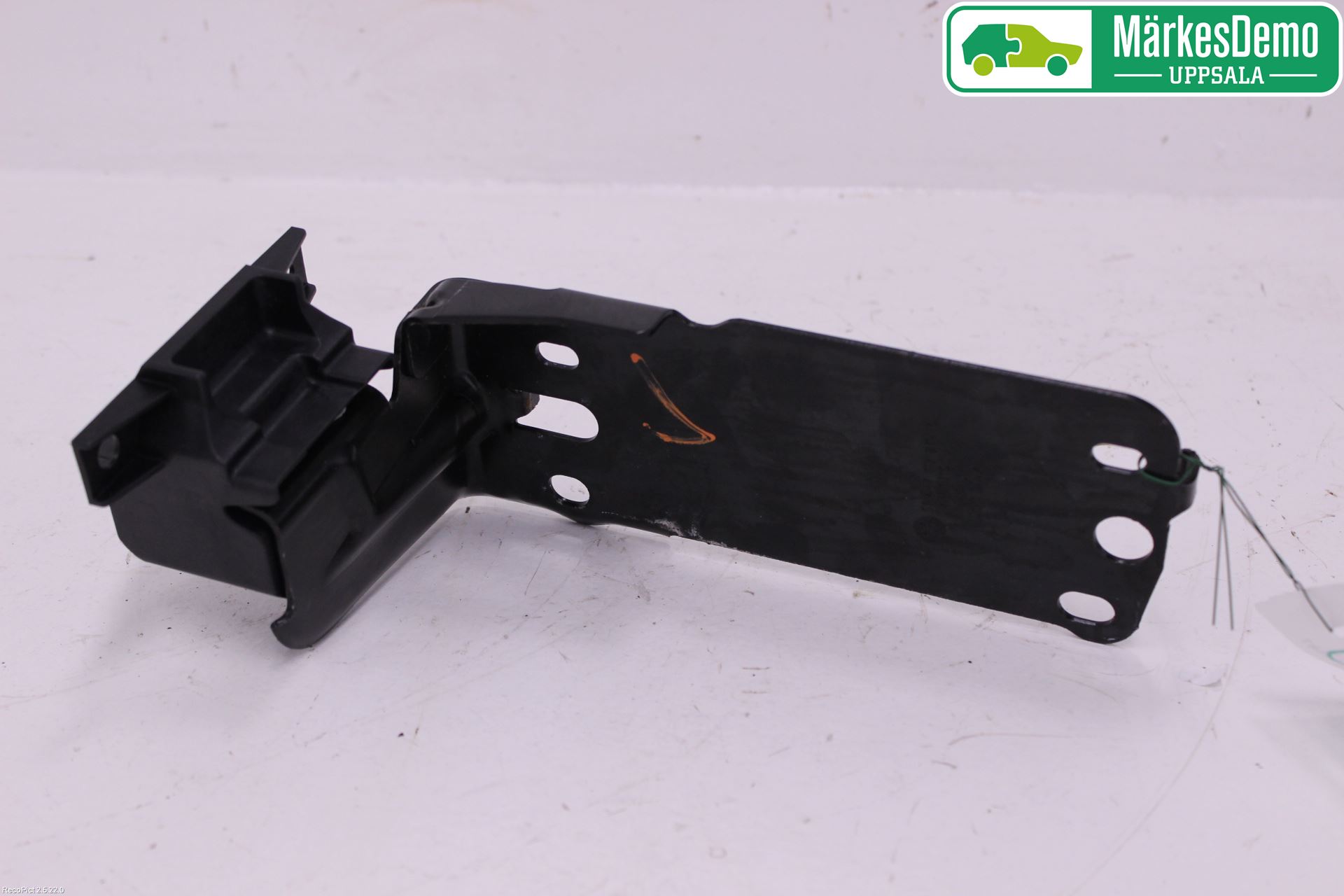 BMW 3 E90/91 SED/TOU 05-12 Kylarfäste-Ram-Balk