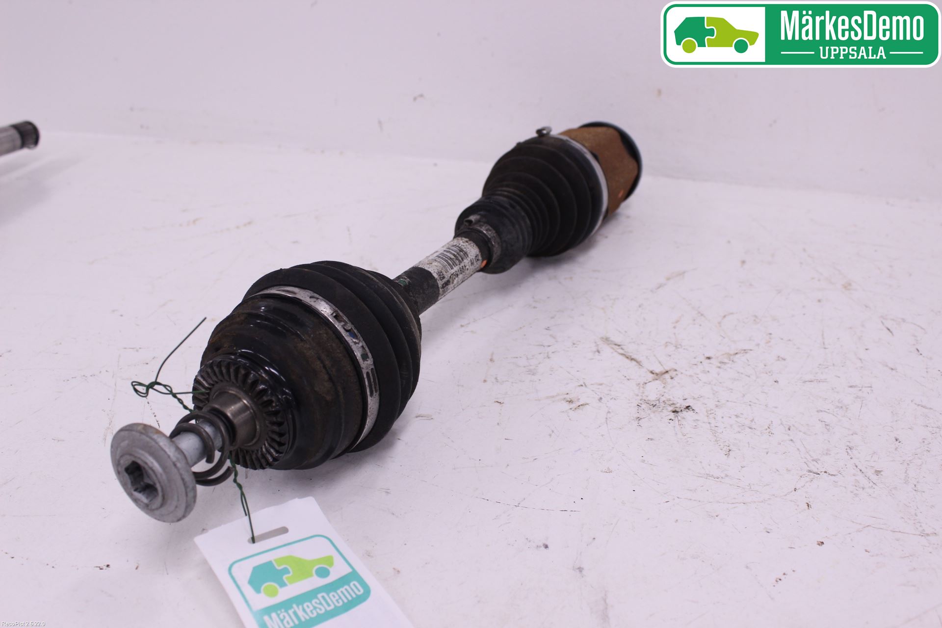 BMW X1 E84 10-15 Drivaxel Fram Vänster