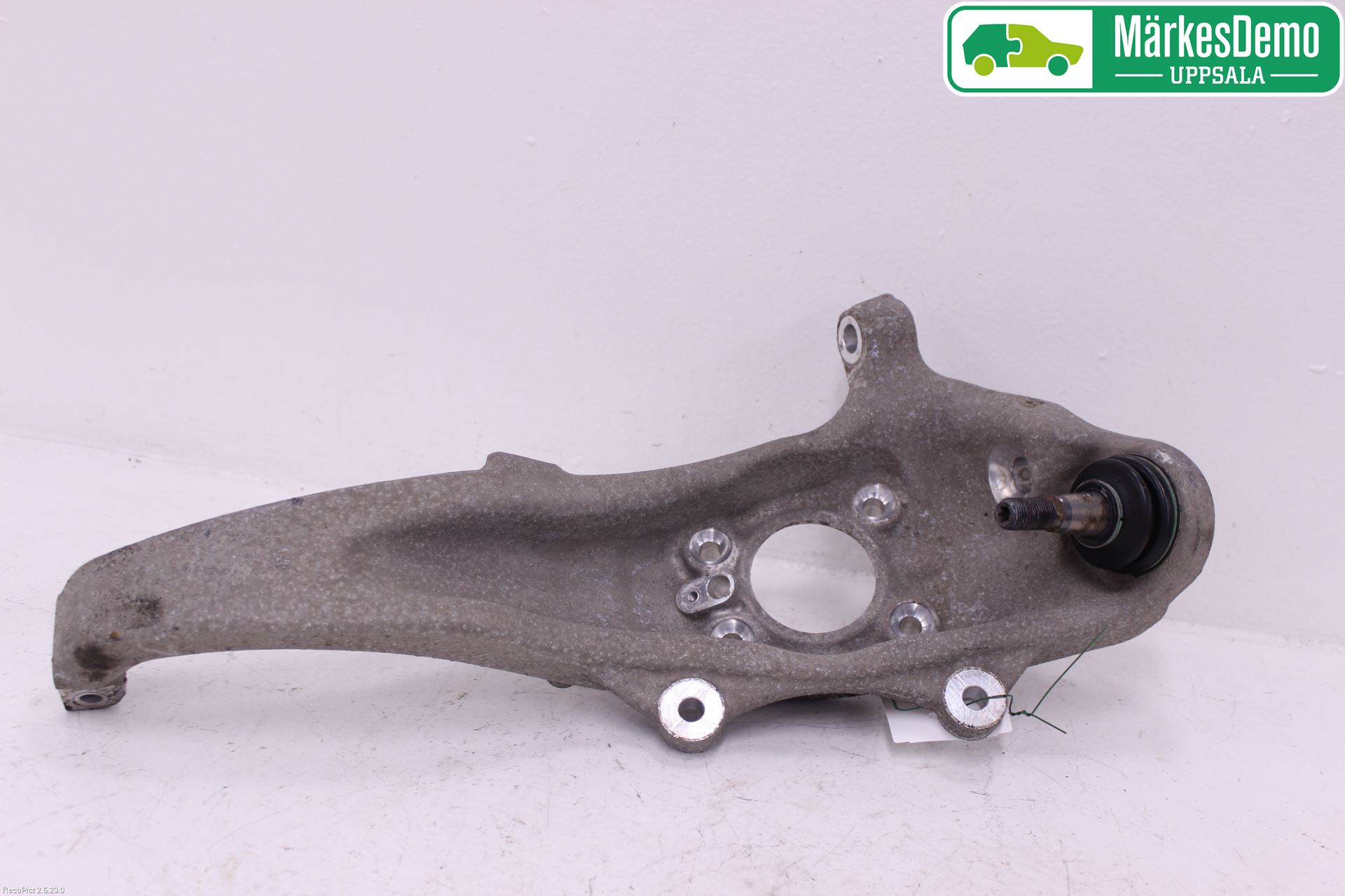 BMW 5 F10/F11/F18 09-17 Styrspindel Lagerhus Vä