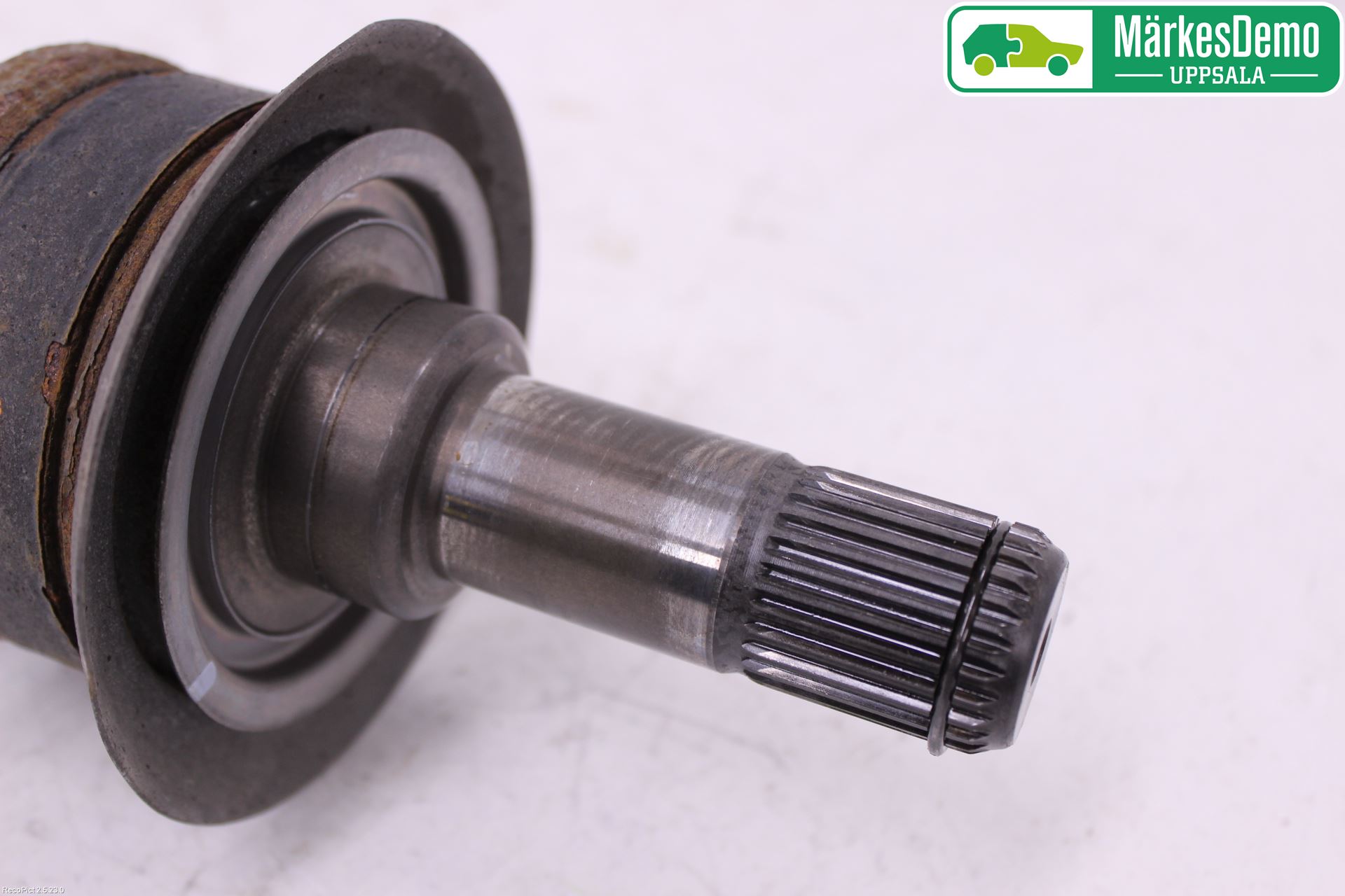 BMW 5 F10/F11/F18 09-17 Drivaxel Bak Vänster