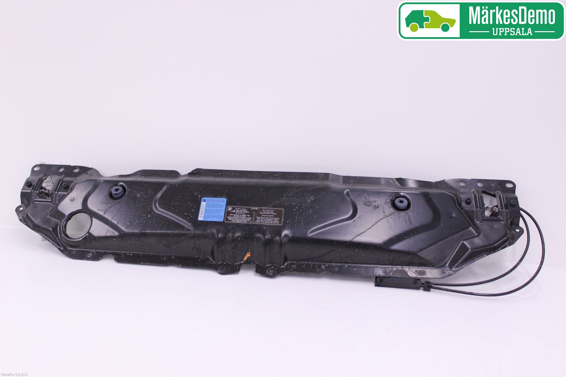 BMW 5 E60/61 Sed/Tou 02-10 Frontplåt Övre