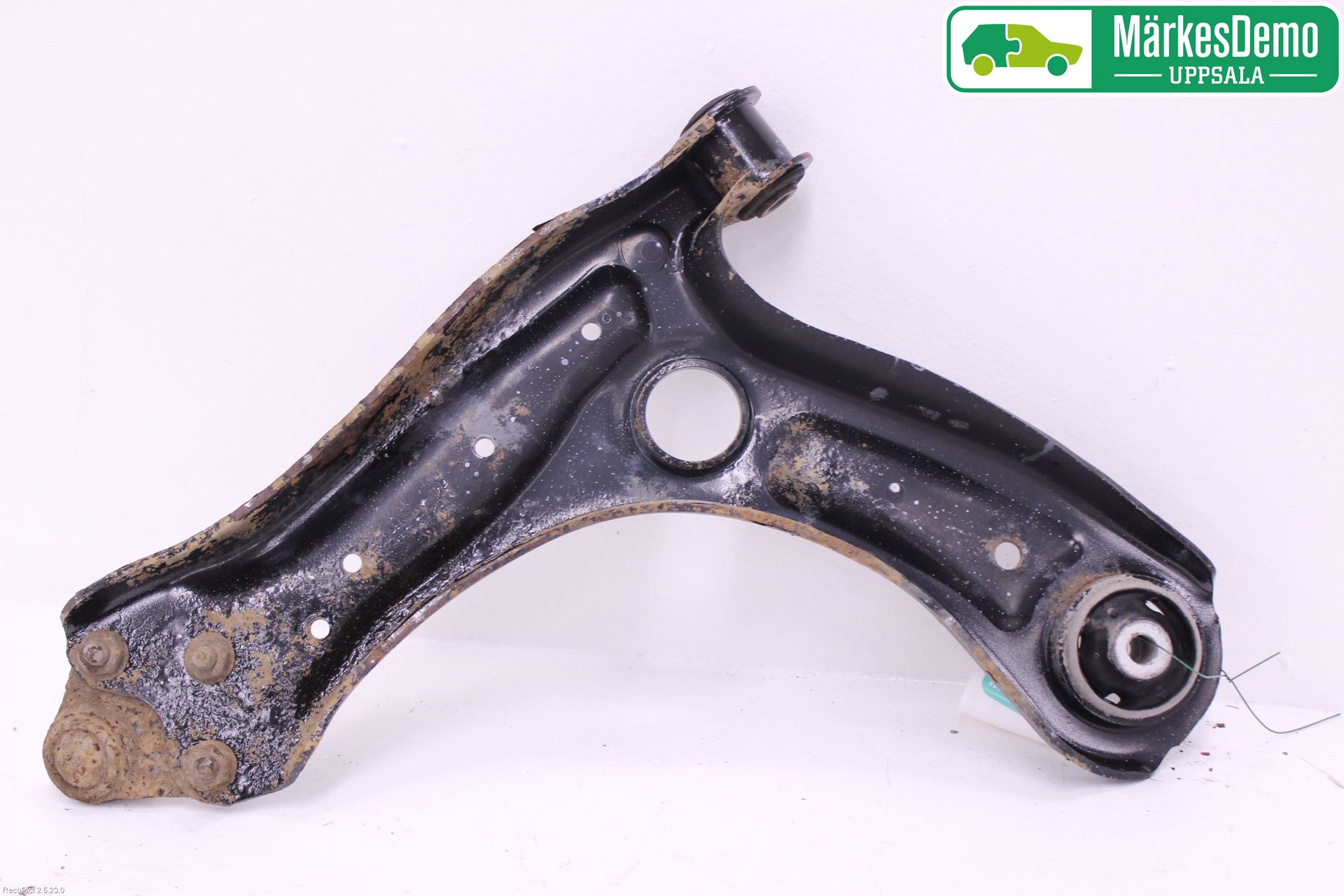 Volkswagen VW POLO 10-17 Bärarm Fram Undre Hö