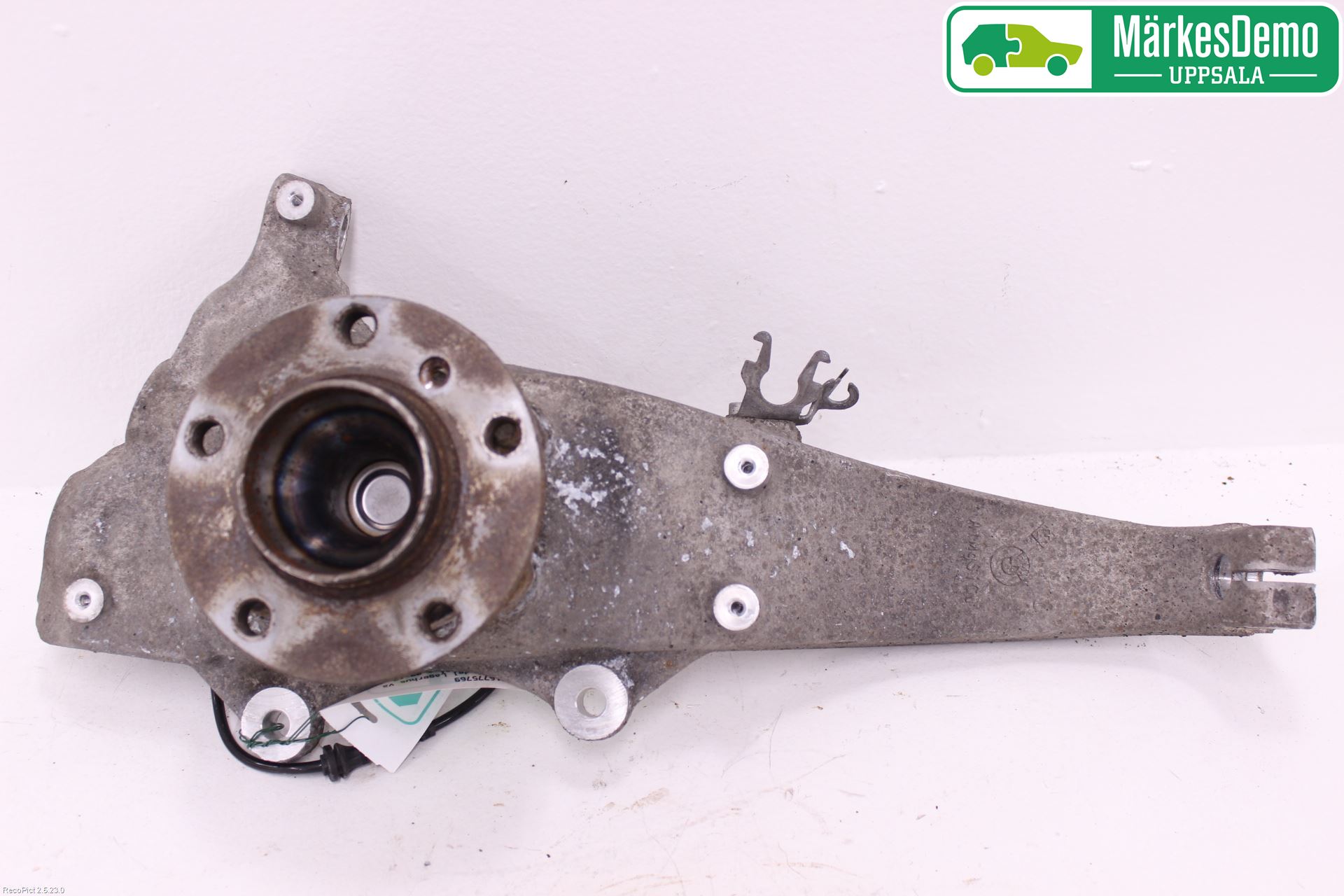 BMW 5 F10/F11/F18 09-17 Styrspindel Lagerhus Vä