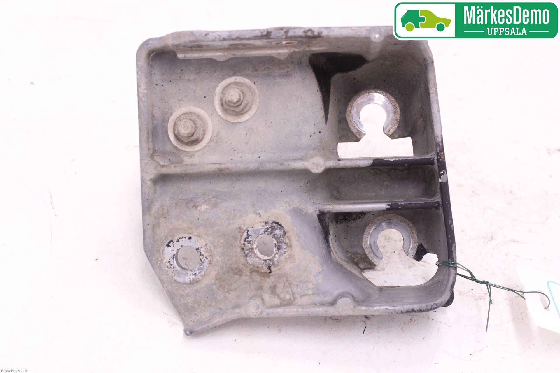 Subaru LEGACY 10-14 Motorfäste