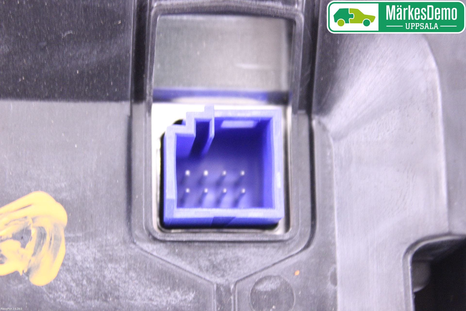 Mercedes-Benz MB C-KLASS (W205) 14-21 Bildskärm