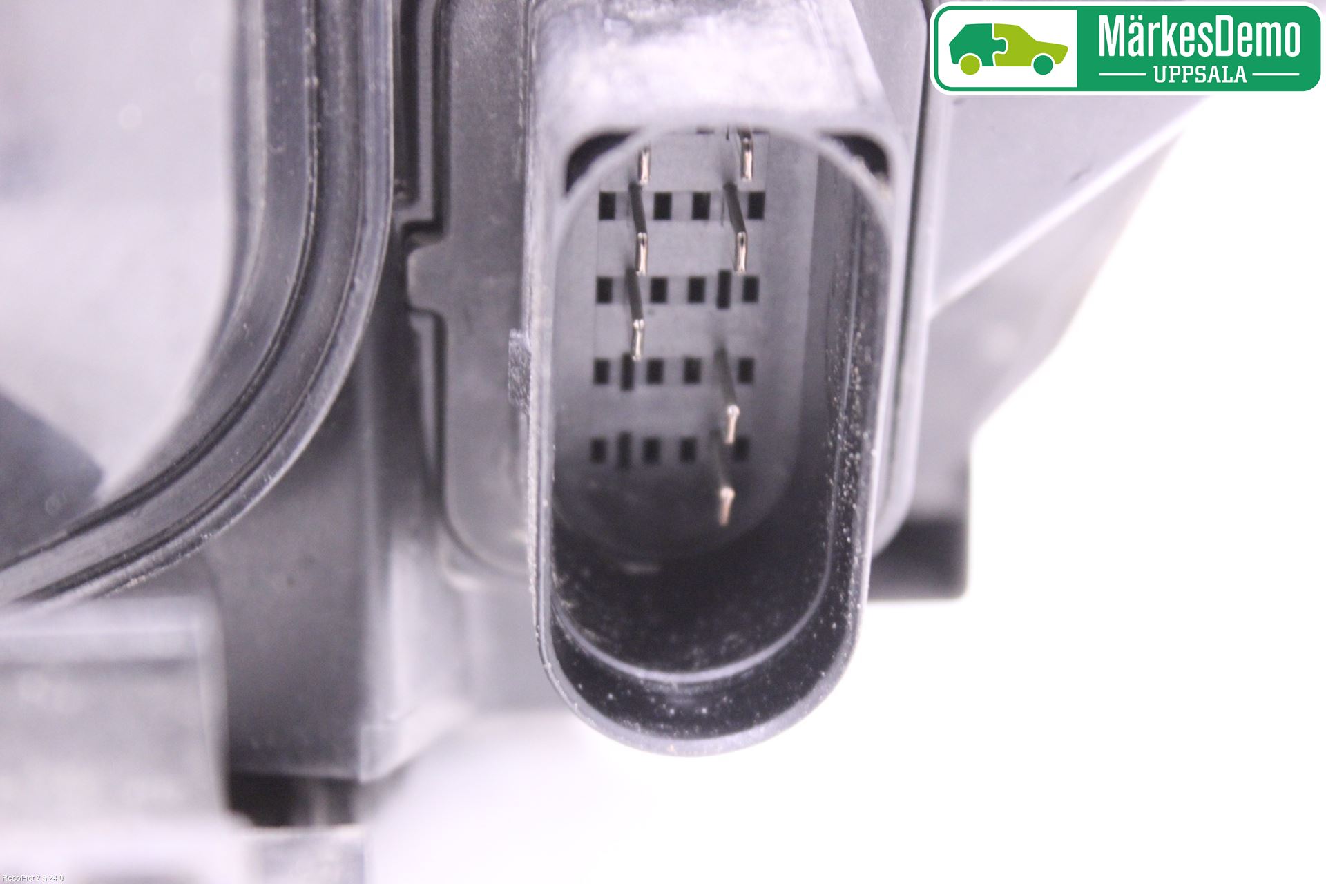 Ford FOCUS     04-07 Strålkastare Höger