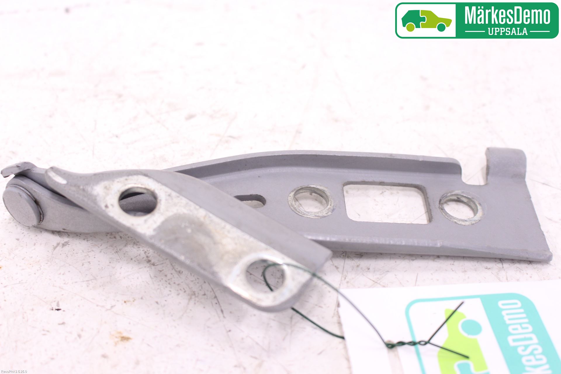 Ford FIESTA     02-05 Huvgångjärn