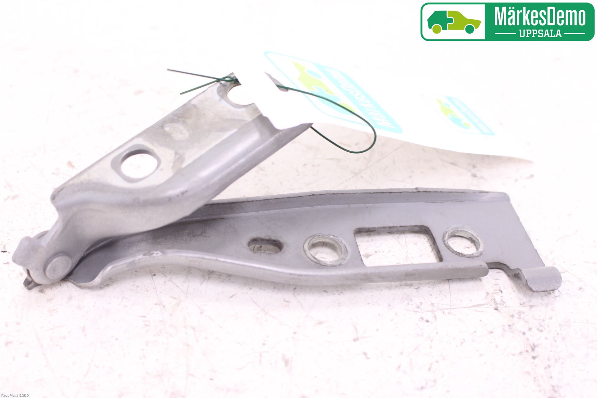 Ford FIESTA     02-05 Huvgångjärn