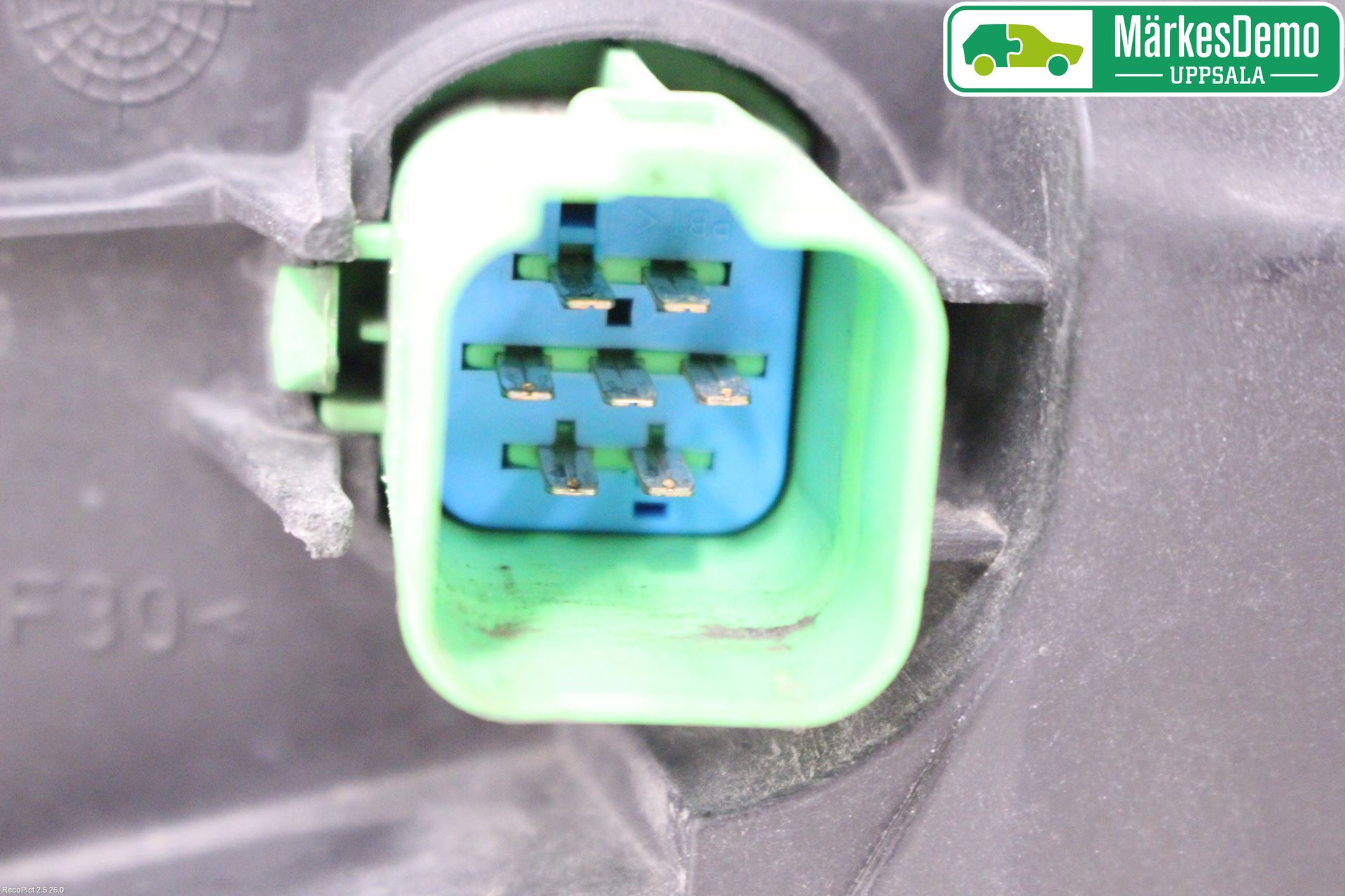 Ford MONDEO     01-06 Strålkastare Höger