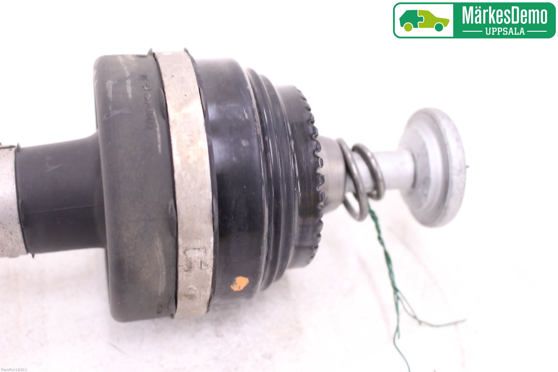 BMW 5 G30/G31/F90 17-23 Drivaxel Bak Vänster