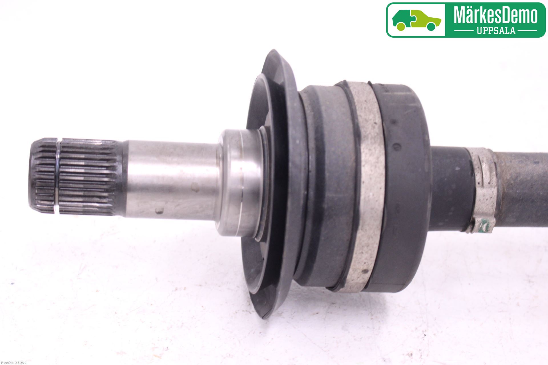 BMW 5 G30/G31/F90 17-23 Drivaxel Bak Vänster
