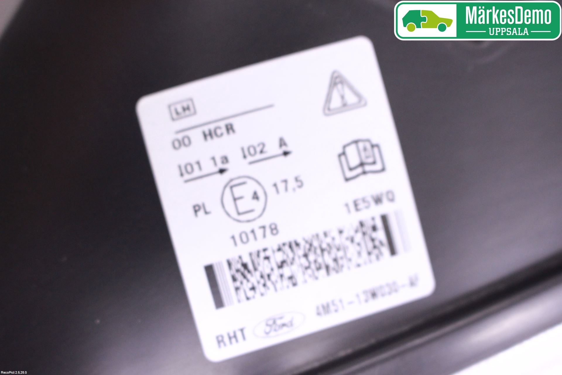 Ford FOCUS     04-07 Strålkastare Vänster