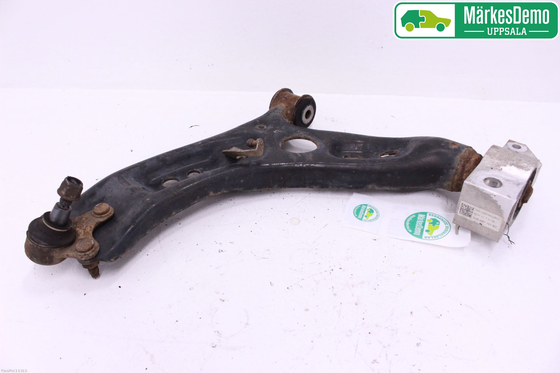 Volkswagen VW TOURAN 10-15 Bärarm Fram Undre Hö
