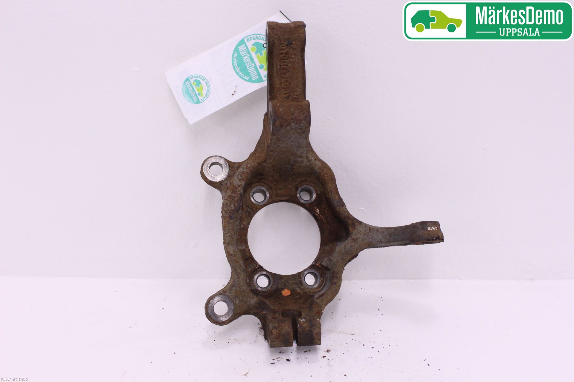 Nissan QASHQAI 10-14 Styrspindel Lagerhus Hö